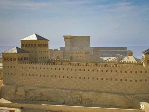 Les murs de la forteresse avaient 4m d’épaisseur. Les archéologues suggèrent que la forteresse faisait 112m par 40m de dimensions extérieures, ce qui donne une superficie au sol de 3300 mètres carrés, assez pour une petite garnison de soldats complétée, lors des fêtes juives, par une légion de soldats. – Numéro de diapositive 4