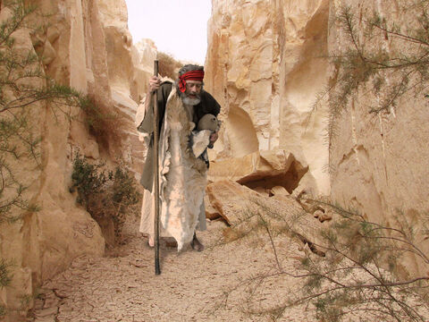 Elie obéit à Dieu et effectua le long voyage vers le nord, depuis le ravin caché où le torrent de Kerith était à sec, jusqu’à Sarepta. – Numéro de diapositive 1