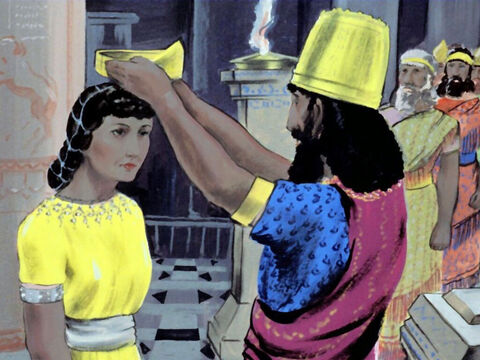Esther fut choisie pour être reine et alla vivre dans le palais du roi. – Numéro de diapositive 11