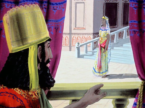 La reine Esther et les Juifs prièrent Dieu de les délivrer. Puis Esther mit ses robes royales pour aller voir le roi. Entrer en présence du roi sans convocation était passible de mort. – Numéro de diapositive 28