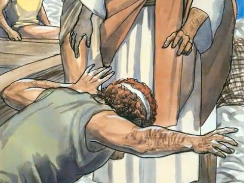 Quand il vit cela, Simon Pierre tomba aux genoux de Jésus, et dit: “Seigneur, retire-toi de moi, parce que je suis un homme pécheur.” Car l’épouvante l’avait saisi, lui et tous ceux qui étaient avec lui, à cause de la pêche qu’ils avaient faite. Il en était de même de Jacques et de Jean, fils de Zébédée, les associés de Simon. – Numéro de diapositive 9