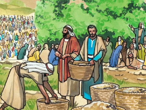 Ils avaient encore quelques petits poissons, et Jésus, ayant rendu grâces, les fit aussi distribuer. – Numéro de diapositive 8
