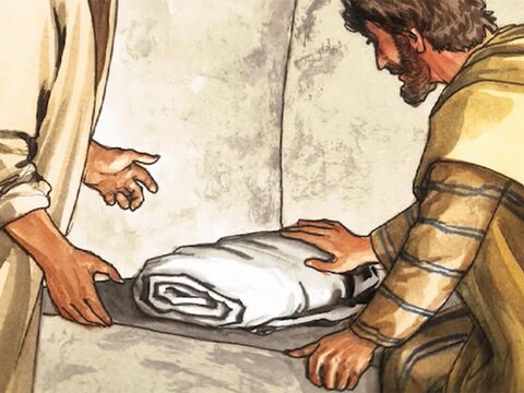 Alors l'autre disciple, qui était arrivé le premier au tombeau, entra aussi, il vit et il crut. – Numéro de diapositive 17