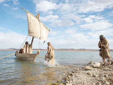 Les disciples venaient juste de rentrer après être allés de village en village pour prêcher et guérir les malades. Ils avaient aussi appris que Jean Baptiste avait été exécuté par Hérode Antipas. Jésus et ses disciples montèrent dans une barque pour se rendre dans un endroit éloigné. – Numéro de diapositive 1