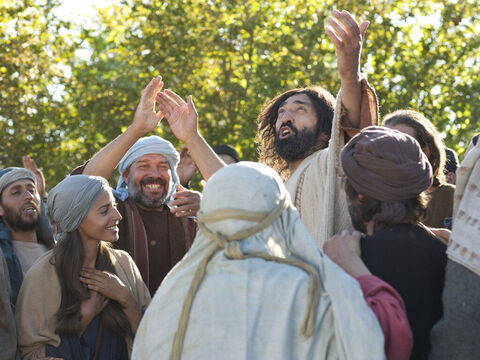 La foule était dans l’admiration de voir que les muets parlaient, que les estropiés étaient guéris, que les boiteux marchaient et que les aveugles voyaient. Et elle glorifiait le Dieu d’Israël. – Numéro de diapositive 3