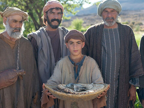 Il est probable que ce soient des sardines que Jésus a utilisées pour nourrir les 5000 hommes. – Numéro de diapositive 7