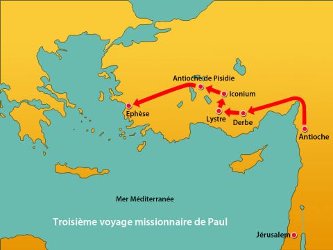 Après son deuxième voyage missionnaire, Paul passa du temps à Antioche avant de repartir à l'intérieur des terres à travers la Galatie et la Phrygie pour encourager les chrétiens qu'il avait déjà visités dans ces régions-là. Il se rendit ensuite à Éphèse, la quatrième plus grande ville de l'Empire romain, avec une population de plus de 250.000 habitants. – Numéro de diapositive 1