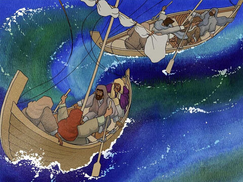 Quand ils commencèrent la traversée pour aller en Galilée, le temps était calme. Soudain, et sans prévenir, une violente tempête éclata, mettant les barques en grand danger. Certains des hommes étaient des pêcheurs expérimentés et ils essayèrent de contrôler les bateaux. – Numéro de diapositive 6